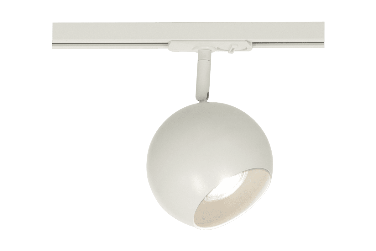 Ball spotlight Matta valkoinen valmistajalta Aneta Lighting - Pyöreä muotoilu antaa pehmeän ja elegantin ilmeen, ja suuntaustoiminto helpottaa valon suuntaamista sinne, missä sitä tarvitaan.